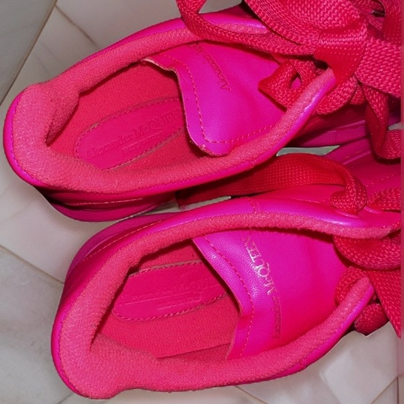 Only worn 3 times there were to small for my daughter - Picture 4 of 6